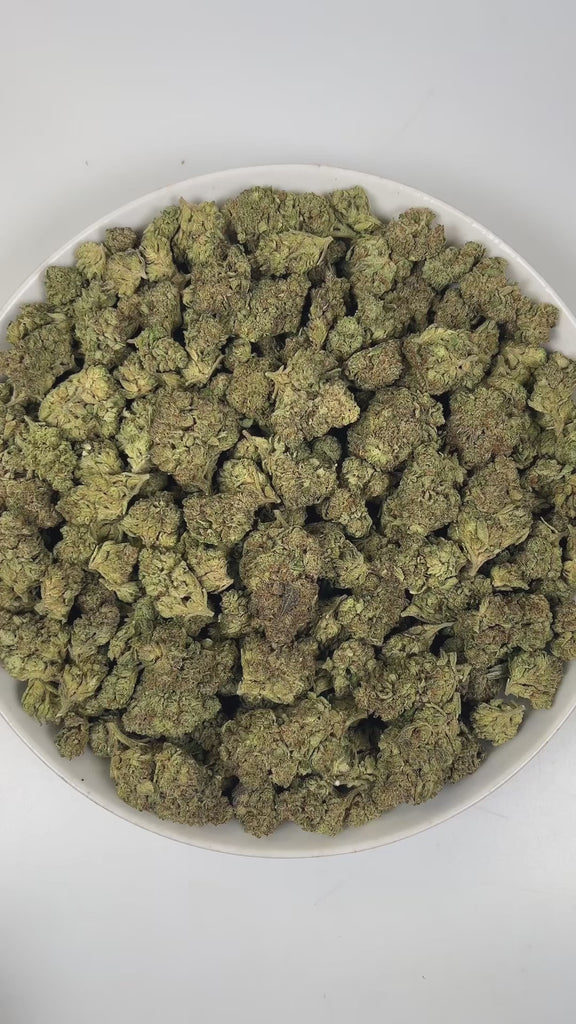 PUFFY Snow Bunny is a balanced hybrid THCa strain, showcasing an exclusive, undocumented cross crafted outside traditional genetic records. The aroma is a decadent blend of sweet vanilla, rich creaminess, and warm, doughy undertones, inviting you into a comforting and indulgent sensory experience. Visually, dense green buds with rich purple hues and fiery orange pistils, all snow covered in a thick, glistening layer of sticky trichomes. Consumers often report an uplifting euphoria with a cheerful mood, clea