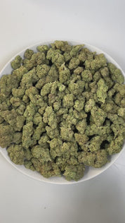 PUFFY Durban Dream is a sativa-dominant hybrid THCa strain, born from a legendary cross of Durban Poison and Blue Dream. The aroma is a rich blend of sweet blueberry, sharp pungent notes, and earthy herbal undertones, creating an inviting and complex scent profile. Visually, dense green buds with purple hues and fiery orange pistils are coated in sticky trichomes. Consumers often report a balanced experience, combining uplifting mental clarity and focus with a gentle body calmness, making it ideal for dayti