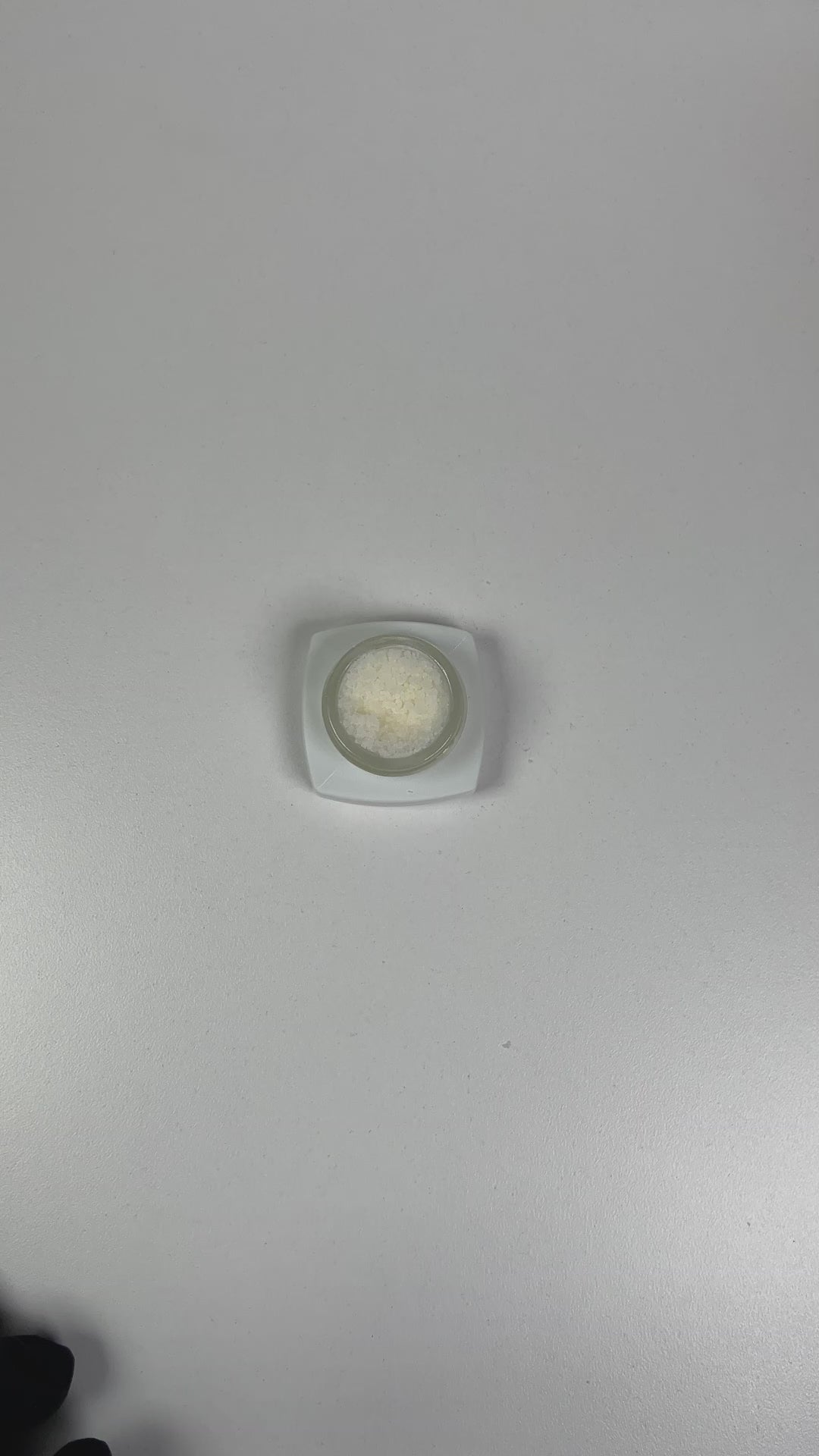 PUFFY THCa Gelato King: Extract crumble using butane or liquefied petroleum gas. This type of concentrate is extremely potent, and the crumb-like consistency makes it easy to dose.