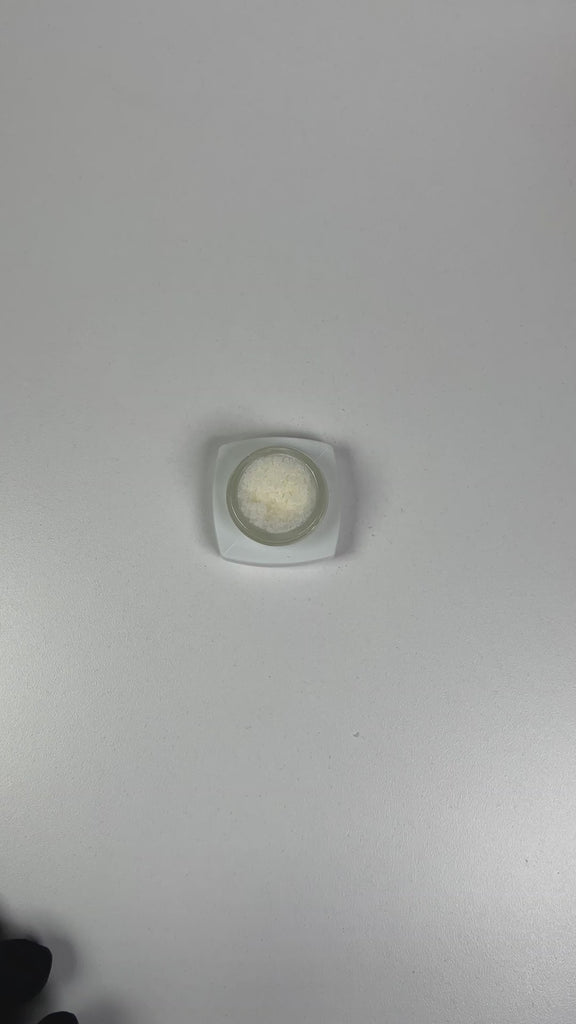 PUFFY THCa Gelato King: Extract crumble using butane or liquefied petroleum gas. This type of concentrate is extremely potent, and the crumb-like consistency makes it easy to dose.