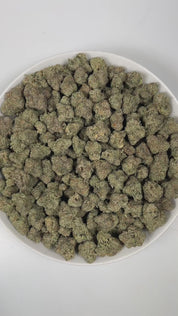 PUFFY Hella Jelly is a sativa-dominant hybrid THCa strain, crafted from the legendary lineage of Very Cherry and Notorious THC. The aroma is a rich blend of tropical fruit sweetness, creamy vanilla undertones, and a sharp, lingering hint of gasoline. Visually, dense green buds with purple hues and fiery orange pistils are coated in sticky trichomes. Consumers often report a euphoric experience paired with happiness, uplifting energy, sharpened clarity, and an invigorating sense of motivation.