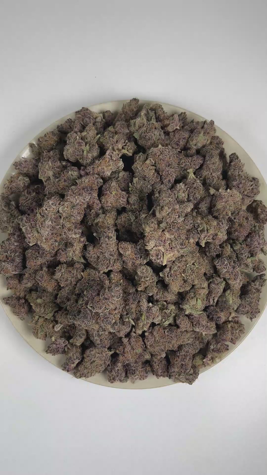 PUFFY Super Boof is a balanced hybrid THCa strain created from the exotic blend of Black Cherry Punch and Tropicana Cookies. The aroma is an exquisite fusion of sparkling grapefruit, luscious orange, and sophisticated musky undertones. Visually, it showcases dense, chunky buds in vivid olive green, adorned with fiery orange hairs and cloaked in a sparkling frost of trichomes. Consumers often report effects that are uplifting, euphoric, and creatively stimulating, while also providing a sense of relaxation a