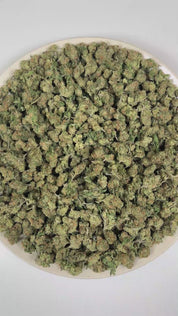 PUFFY Lemon Candy (smalls) is a sativa-dominant hybrid THCa strain crafted from the legendary lineage of American indica with NYC Diesel. The aroma opens with bright lemon zest and sweet candy-like notes, layered over a sharp, gassy undertone. Visually, dense forest green buds with purple hues and fiery orange pistils are coated in sticky trichomes. Consumers often report an initial wave of uplifting euphoria that energizes the mind, followed by a smooth, soothing body calm that relaxes muscles, melts away 