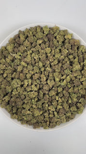 PUFFY Super Sauce (smalls) is a balanced hybrid THCa strain, bred from the iconic pairing of Lemon Cherry Gelato and N.C. Runtz. The aroma is a bold fusion of diesel and sweet melon, layered with a cool, refreshing hint of menthol. Visually, dense green buds with purple hues and fiery orange pistils are coated in sticky trichomes. Consumers often report an initial wave of euphoric, mood-lifting clarity with a subtle spark of energy and creativity, followed by full-body calm.