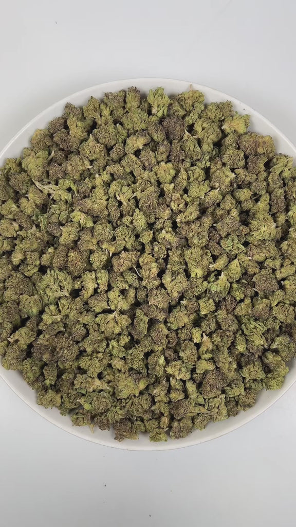 PUFFY Super Sauce (smalls) is a balanced hybrid THCa strain, bred from the iconic pairing of Lemon Cherry Gelato and N.C. Runtz. The aroma is a bold fusion of diesel and sweet melon, layered with a cool, refreshing hint of menthol. Visually, dense green buds with purple hues and fiery orange pistils are coated in sticky trichomes. Consumers often report an initial wave of euphoric, mood-lifting clarity with a subtle spark of energy and creativity, followed by full-body calm.